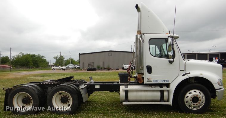 image for item HA9170 2007 Freightliner Business Class M2  semi truck