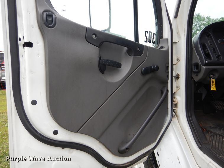 image for item HA9170 2007 Freightliner Business Class M2  semi truck