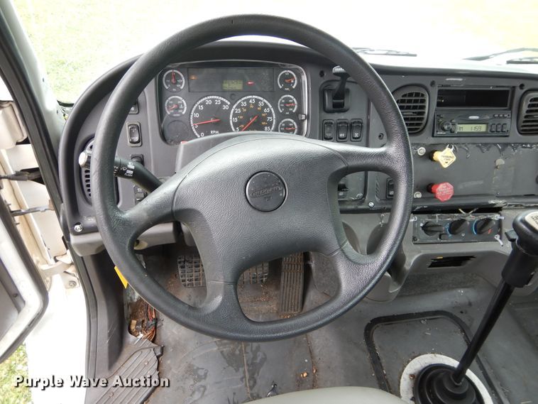 image for item HA9170 2007 Freightliner Business Class M2  semi truck