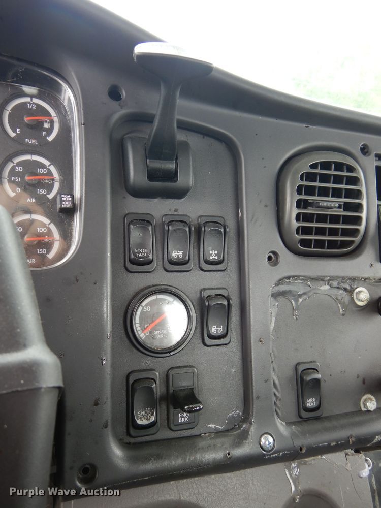 image for item HA9170 2007 Freightliner Business Class M2  semi truck