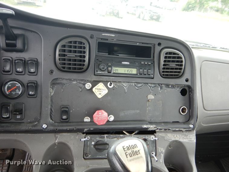 image for item HA9170 2007 Freightliner Business Class M2  semi truck