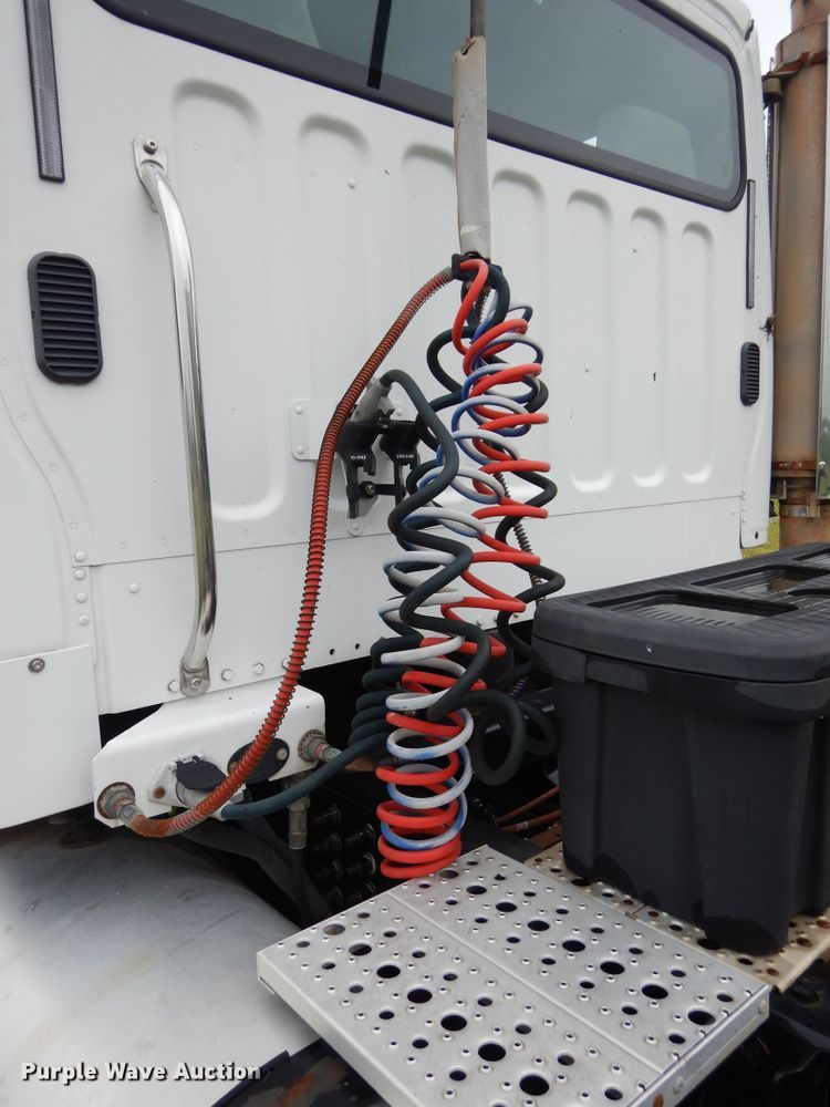 image for item HA9170 2007 Freightliner Business Class M2  semi truck