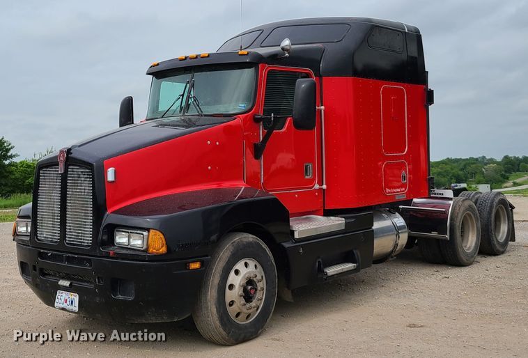 image for item K5809 2003 Kenworth T600 semi truck