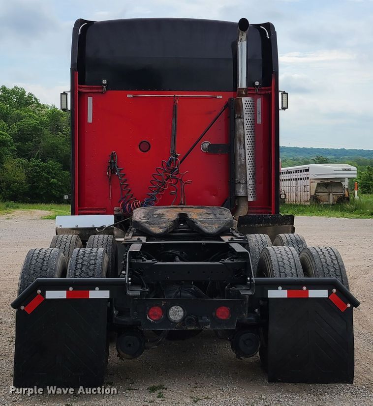 image for item K5809 2003 Kenworth T600 semi truck