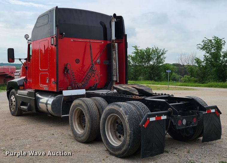image for item K5809 2003 Kenworth T600 semi truck