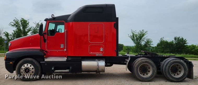 image for item K5809 2003 Kenworth T600 semi truck
