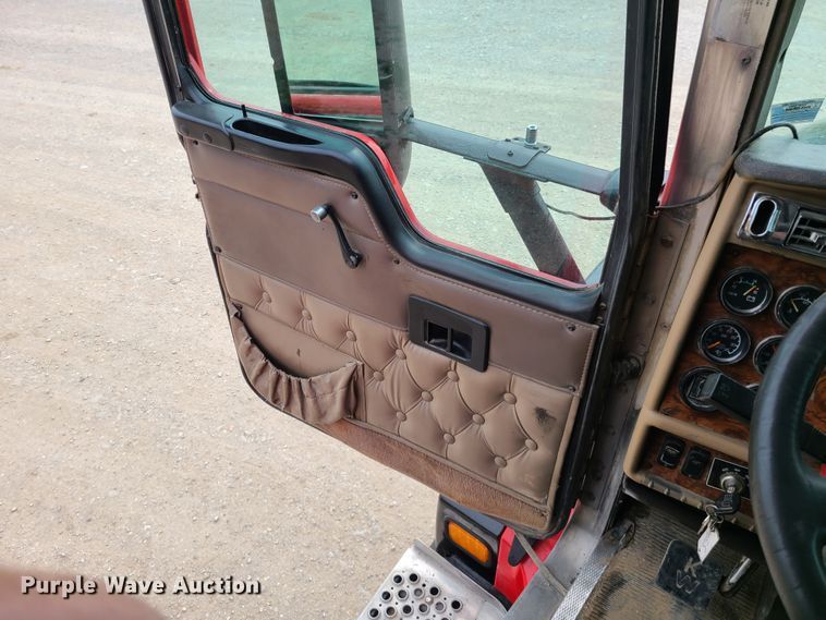 image for item K5809 2003 Kenworth T600 semi truck