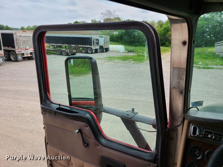 image for item K5809 2003 Kenworth T600 semi truck