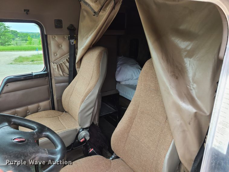 image for item K5809 2003 Kenworth T600 semi truck