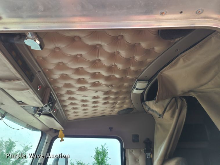 image for item K5809 2003 Kenworth T600 semi truck