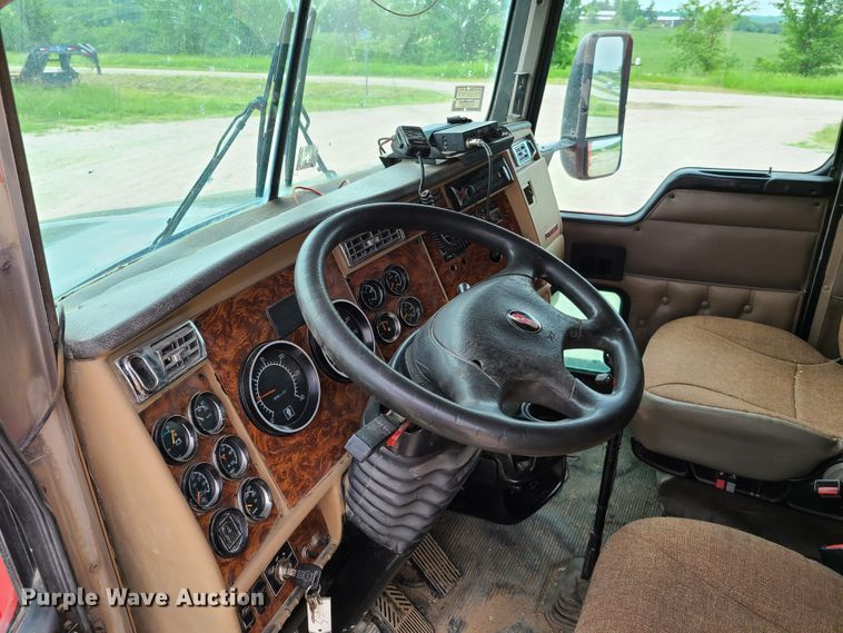 image for item K5809 2003 Kenworth T600 semi truck