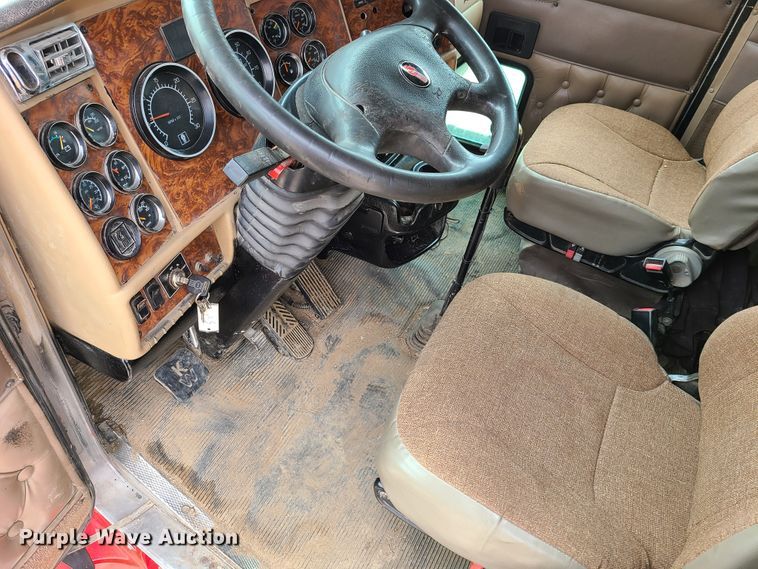 image for item K5809 2003 Kenworth T600 semi truck