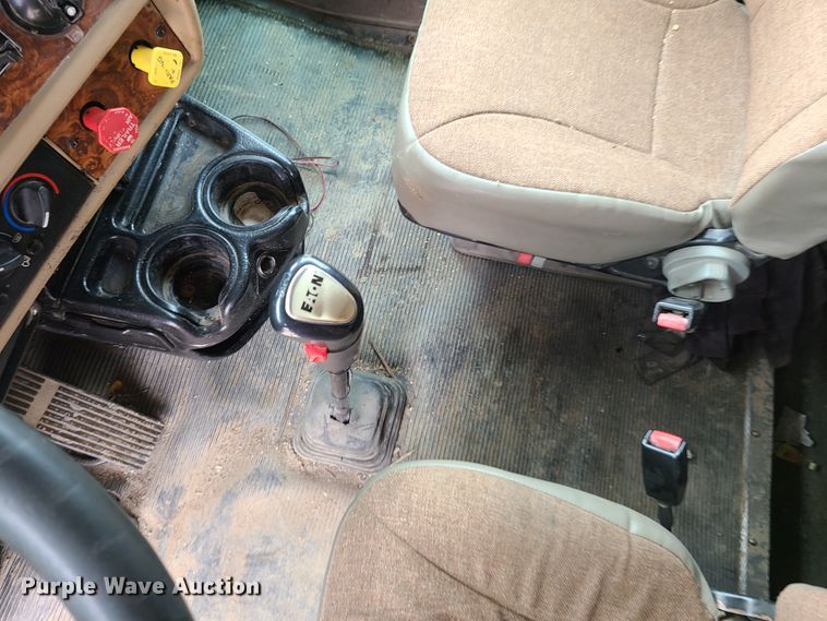 image for item K5809 2003 Kenworth T600 semi truck