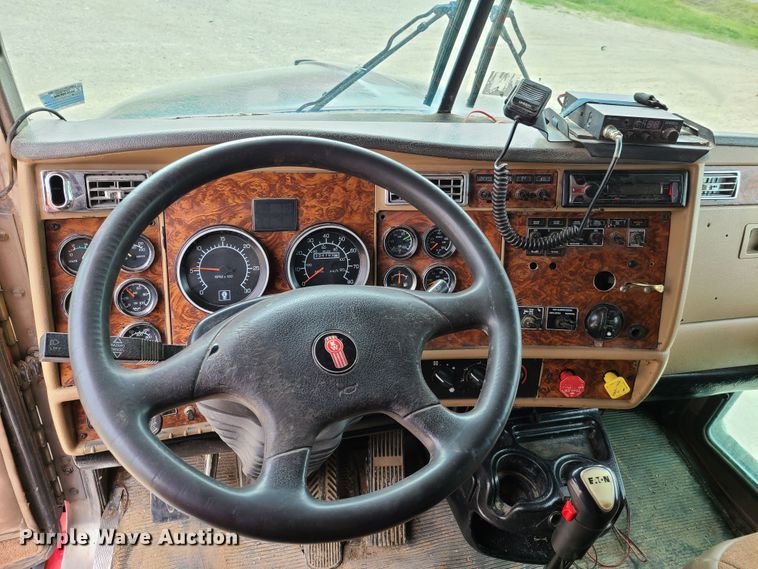 image for item K5809 2003 Kenworth T600 semi truck