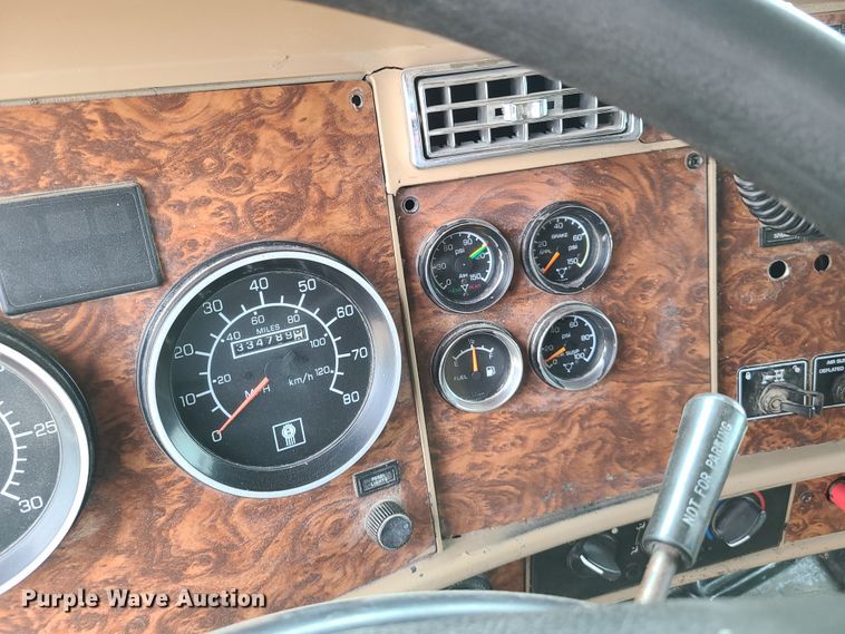 image for item K5809 2003 Kenworth T600 semi truck