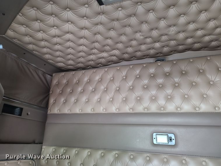 image for item K5809 2003 Kenworth T600 semi truck