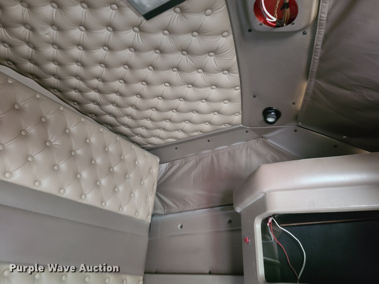 image for item K5809 2003 Kenworth T600 semi truck