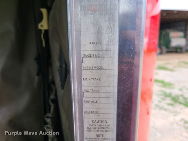 image for item K5809 2003 Kenworth T600 semi truck