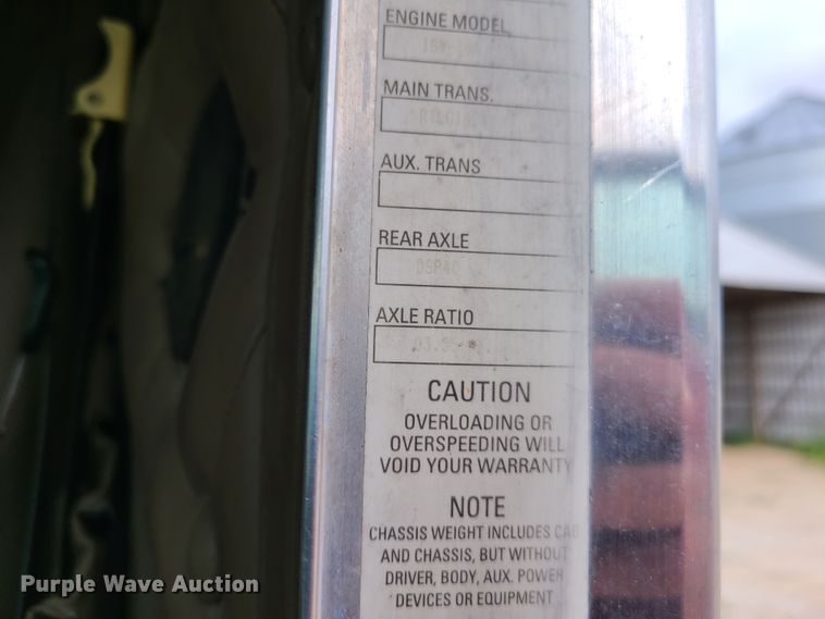 image for item K5809 2003 Kenworth T600 semi truck