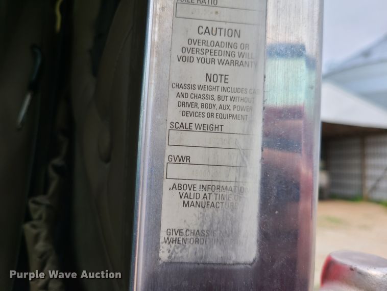 image for item K5809 2003 Kenworth T600 semi truck