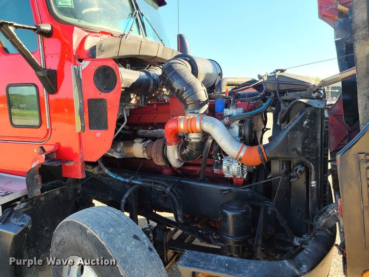 image for item K5809 2003 Kenworth T600 semi truck