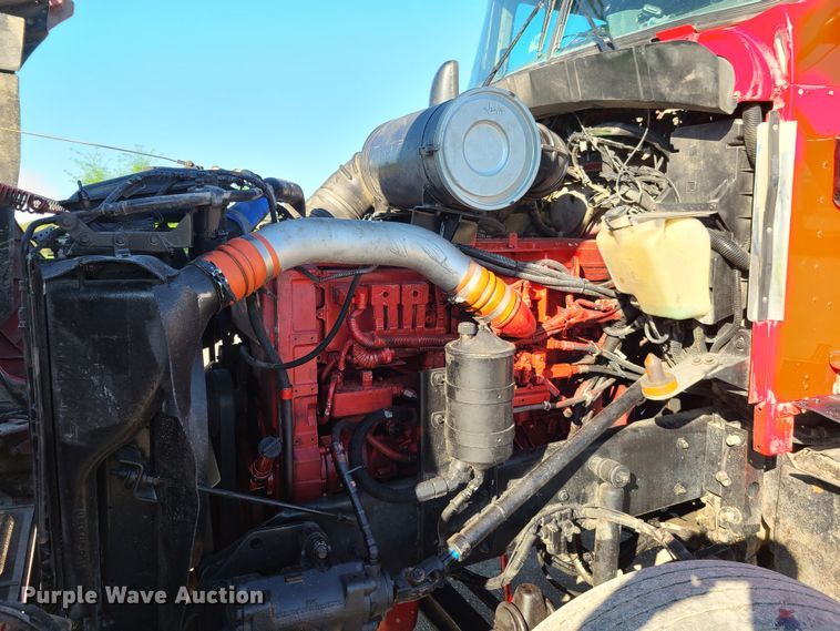 image for item K5809 2003 Kenworth T600 semi truck