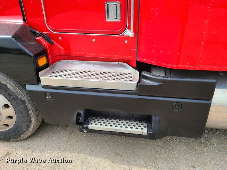 image for item K5809 2003 Kenworth T600 semi truck