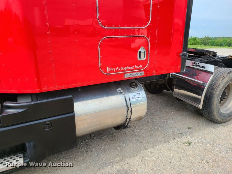 image for item K5809 2003 Kenworth T600 semi truck