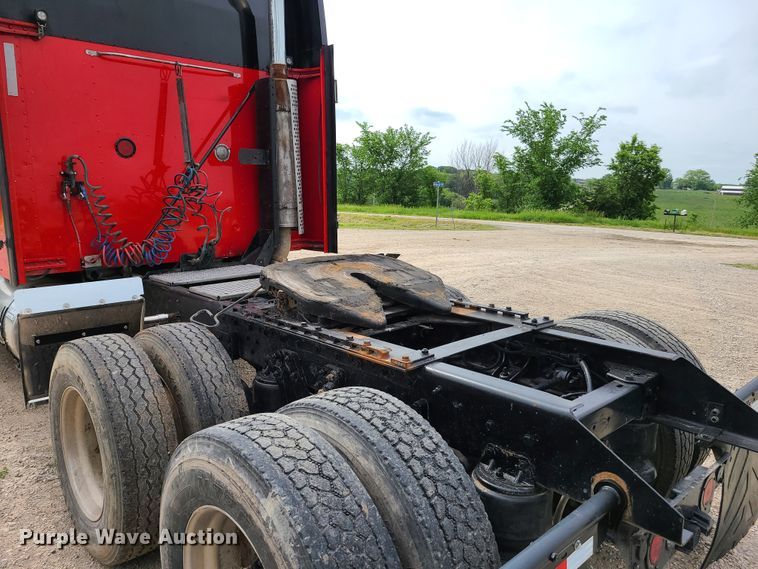 image for item K5809 2003 Kenworth T600 semi truck