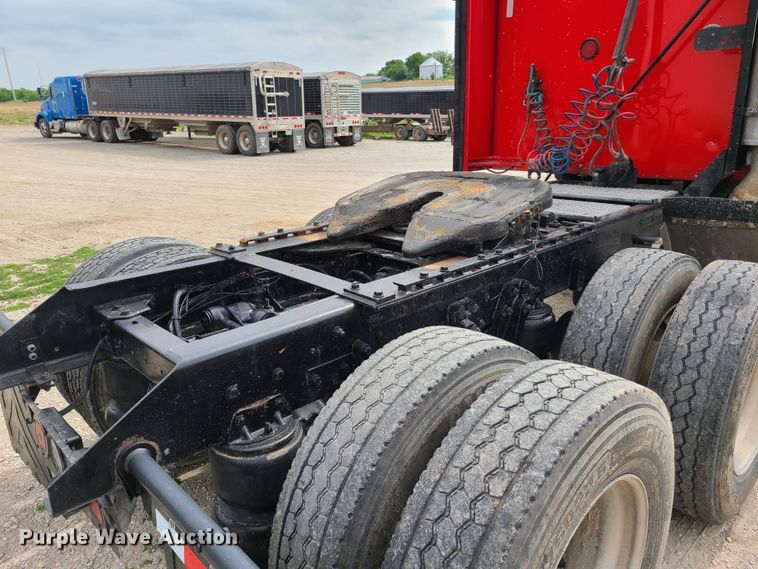 image for item K5809 2003 Kenworth T600 semi truck