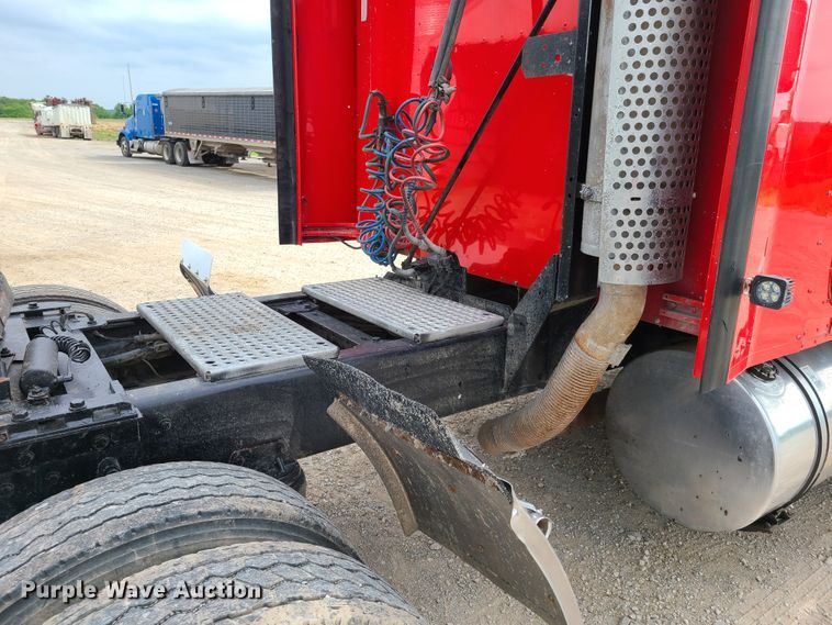 image for item K5809 2003 Kenworth T600 semi truck