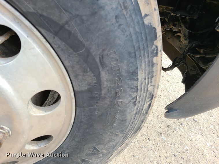 image for item K5809 2003 Kenworth T600 semi truck