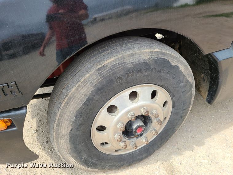 image for item K5809 2003 Kenworth T600 semi truck