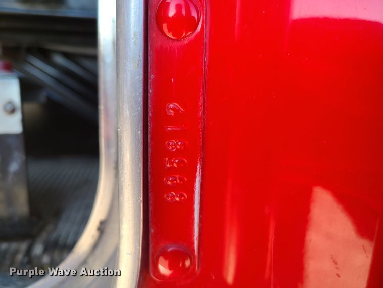 image for item K5809 2003 Kenworth T600 semi truck