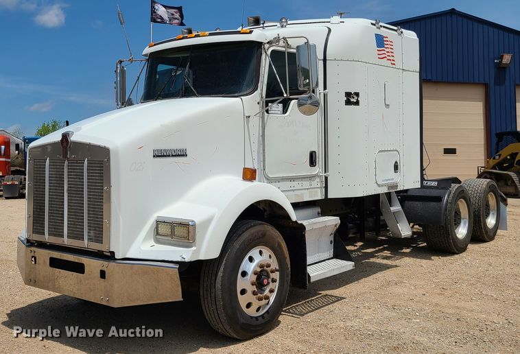 image for item K5895 2002 Kenworth T800  semi truck