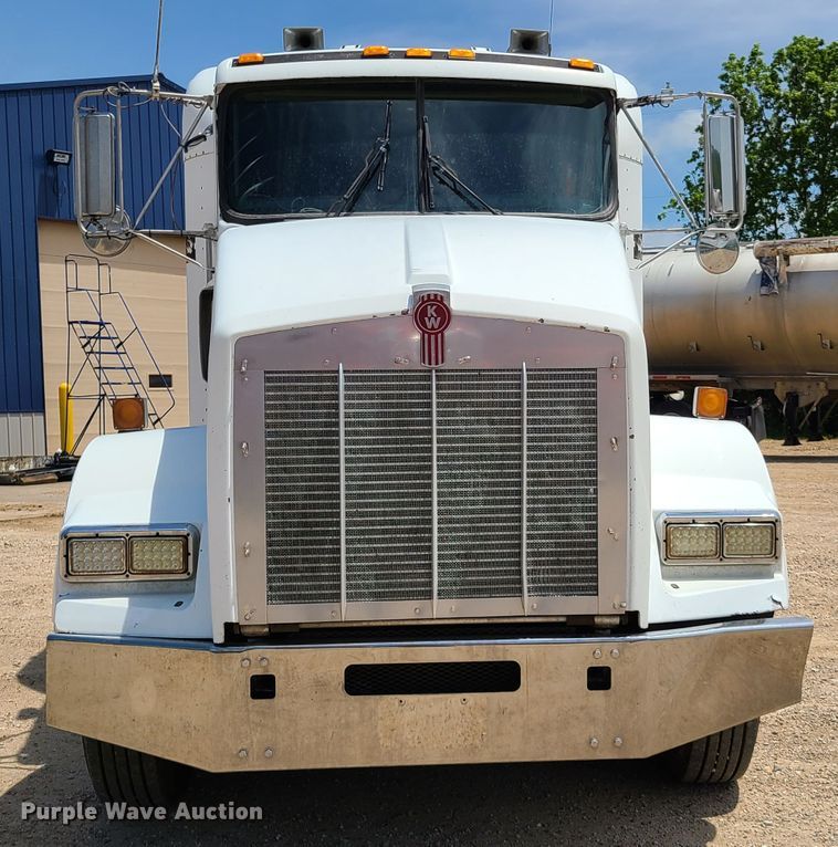 image for item K5895 2002 Kenworth T800  semi truck