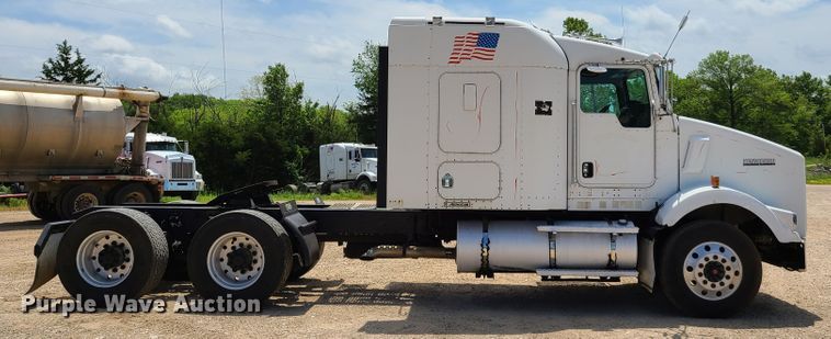 image for item K5895 2002 Kenworth T800  semi truck