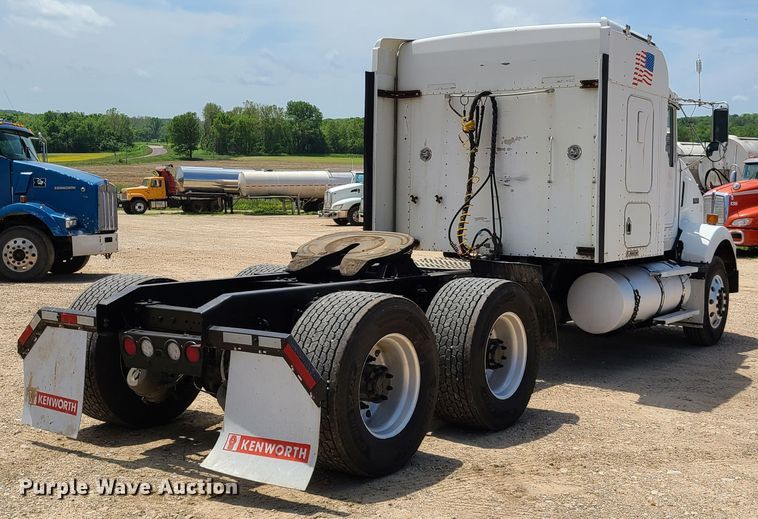 image for item K5895 2002 Kenworth T800  semi truck