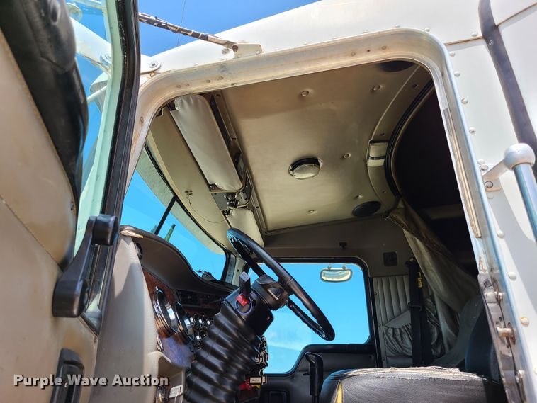 image for item K5895 2002 Kenworth T800  semi truck