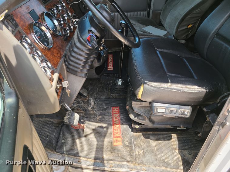 image for item K5895 2002 Kenworth T800  semi truck