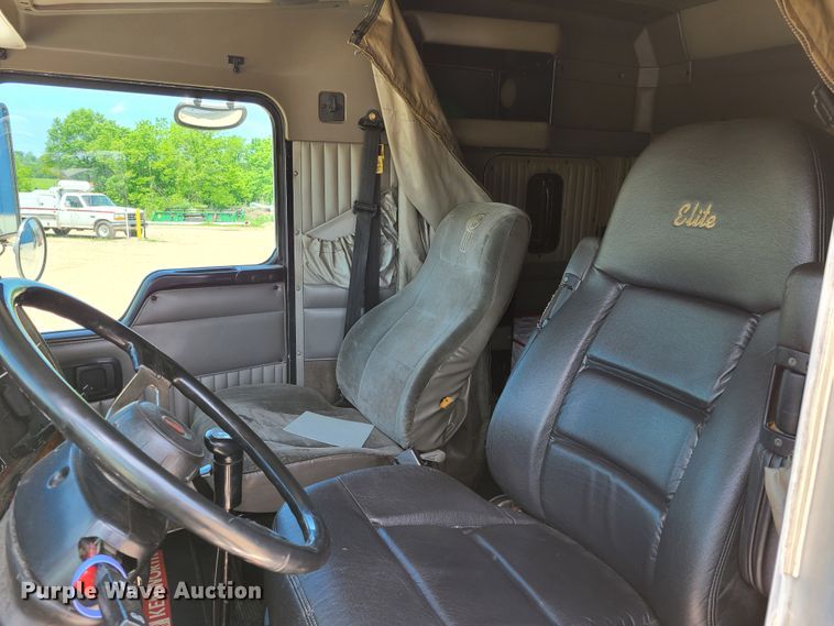 image for item K5895 2002 Kenworth T800  semi truck