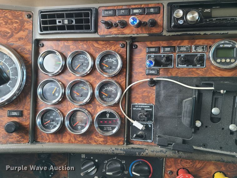 image for item K5895 2002 Kenworth T800  semi truck