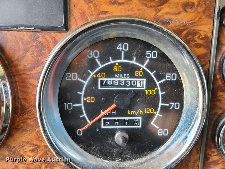 image for item K5895 2002 Kenworth T800  semi truck