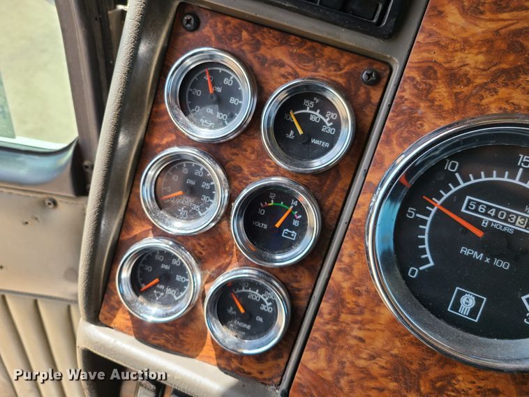 image for item K5895 2002 Kenworth T800  semi truck