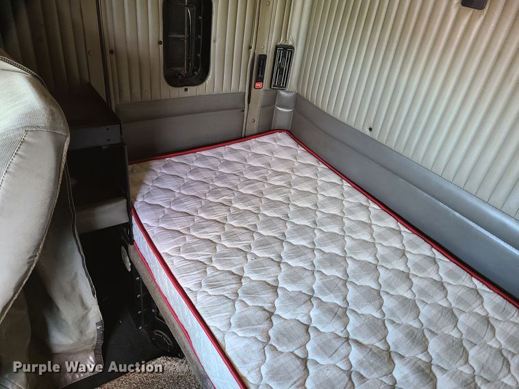 image for item K5895 2002 Kenworth T800  semi truck