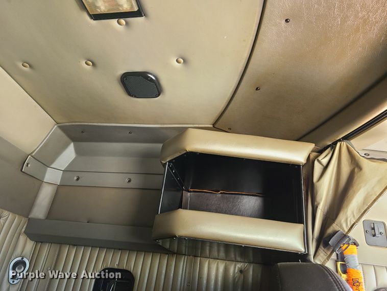 image for item K5895 2002 Kenworth T800  semi truck