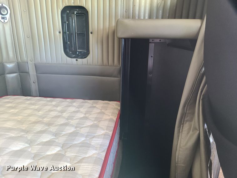 image for item K5895 2002 Kenworth T800  semi truck