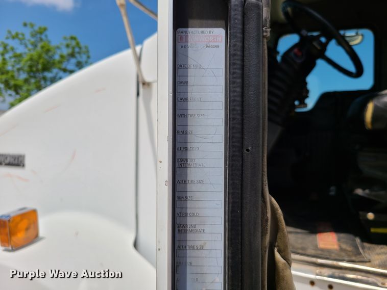 image for item K5895 2002 Kenworth T800  semi truck