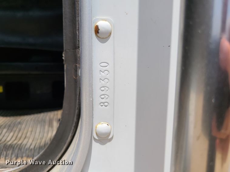 image for item K5895 2002 Kenworth T800  semi truck