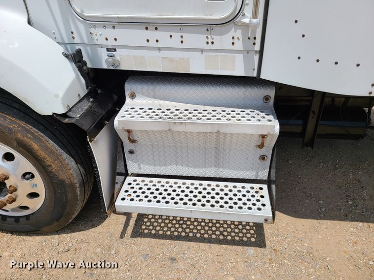 image for item K5895 2002 Kenworth T800  semi truck